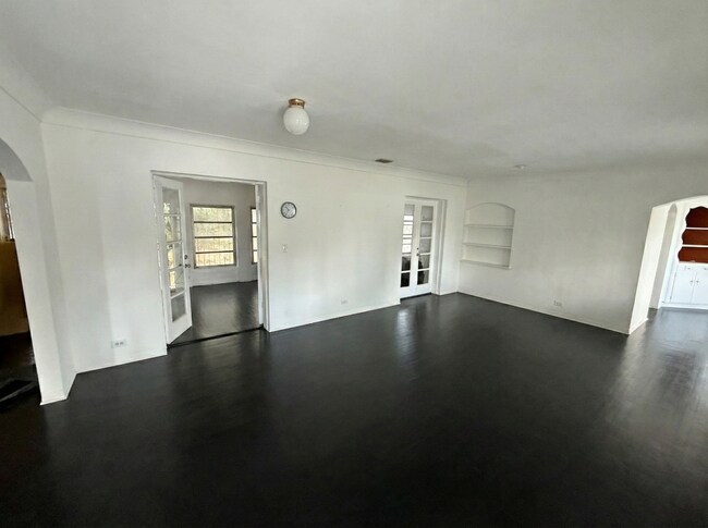 Building Photo - 1330 Kasim St