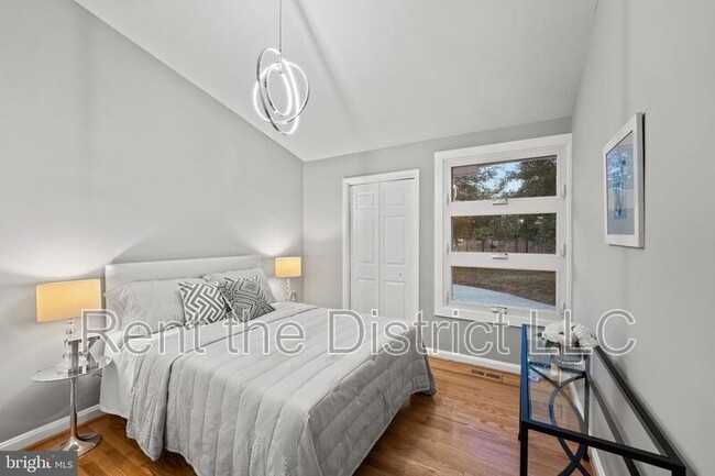 Building Photo - 4234 South Dakota Ave NE