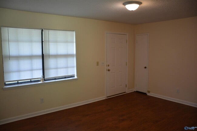 Building Photo - 6231 Maywick Dr NW