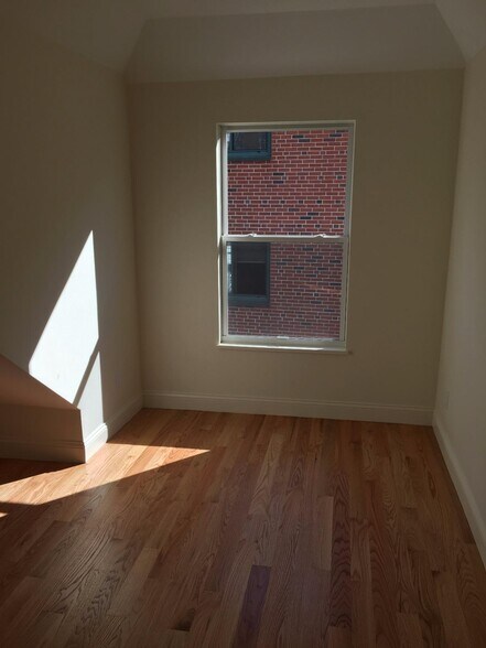 Building Photo - 381 Harvard St