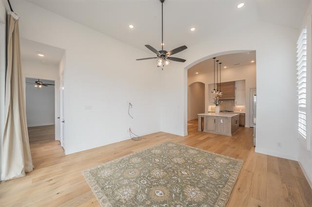 Building Photo - 2105 Tremont Dr