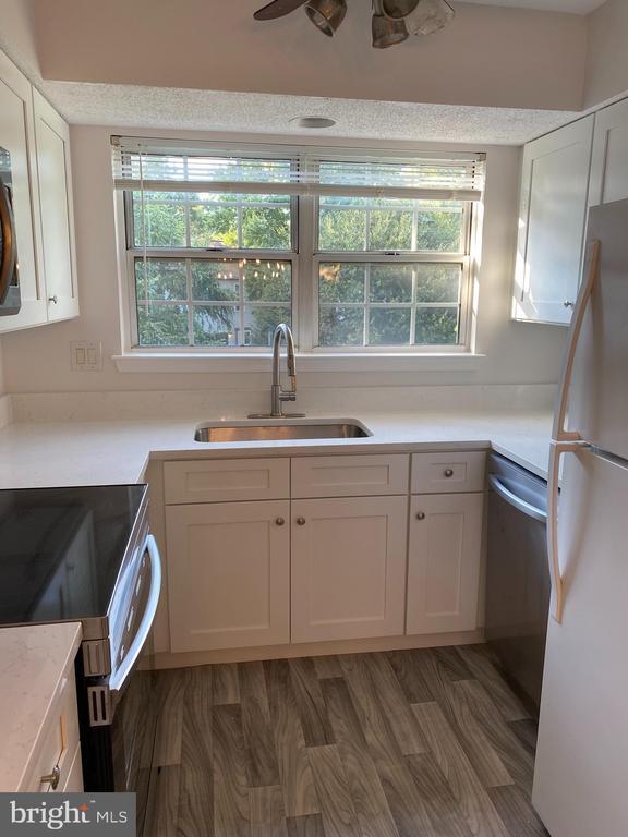 Building Photo - 12106 Greenway Ct