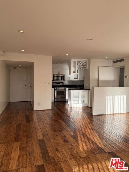 Building Photo - 800 W 1st St