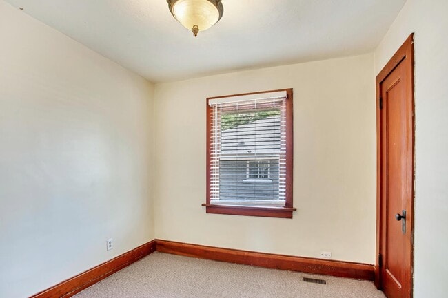 Building Photo - 172 S 600 W