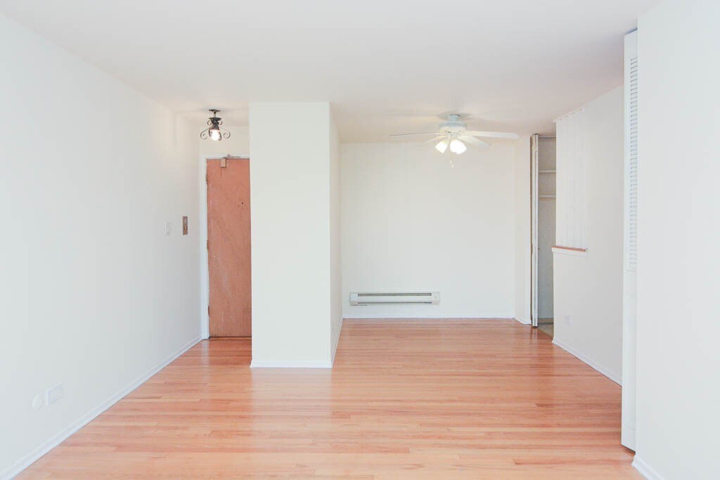 Building Photo - 665 W Wrightwood Ave