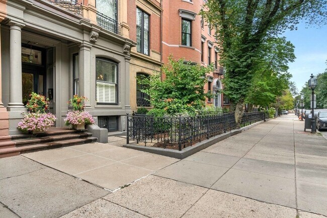 Building Photo - 261 Commonwealth Ave