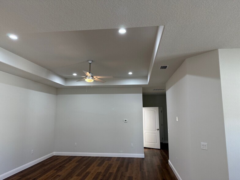 Building Photo - 9 Ullemay Ct