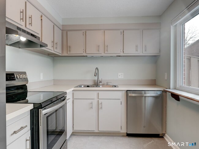 Building Photo - 275 Pierremount Ave