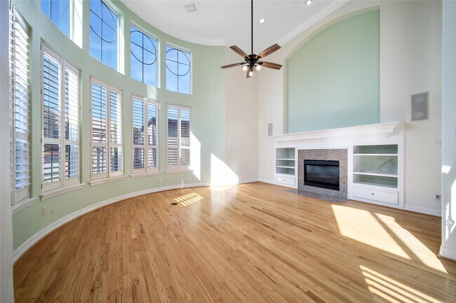 Building Photo - 1515 Hyde Park Blvd