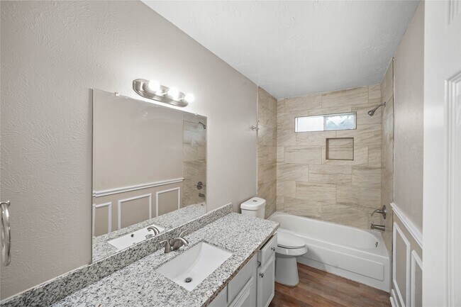 Building Photo - 1606 Stone Lake Dr