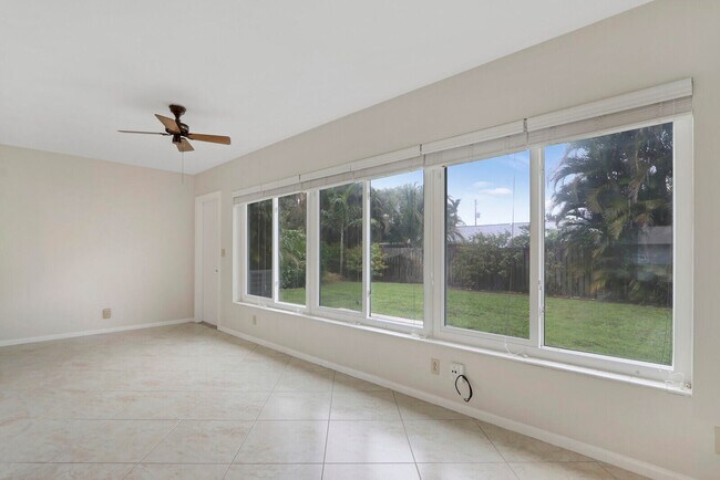 Building Photo - 743 Ibis Way