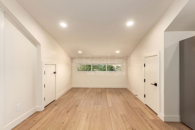 Building Photo - 125 N 11th Ave