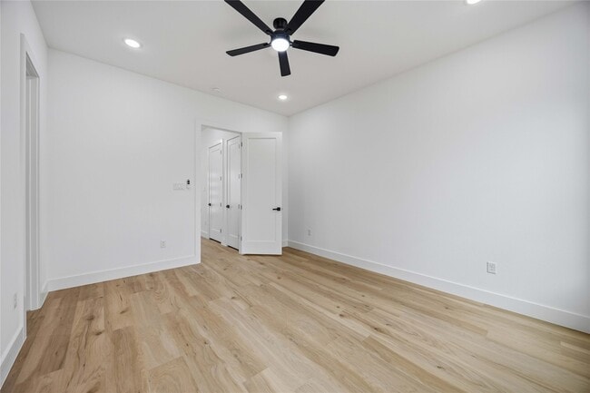 Building Photo - 9019 Comal St