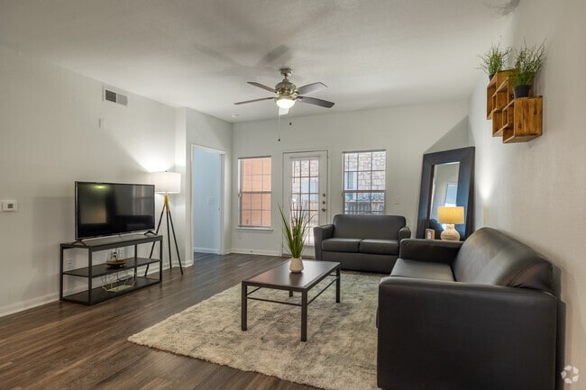 3BR, 3BA - 1,182SF - Living - Villagio