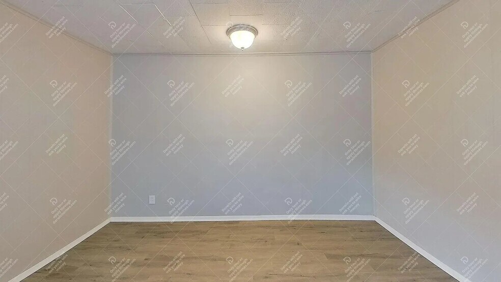 Building Photo - 5106 Crest Dr