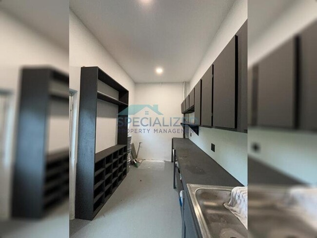 Building Photo - 8131 Vineland Oaks Blvd