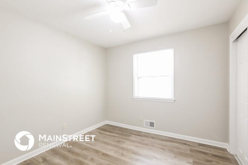 Building Photo - 701 N Redwood Dr