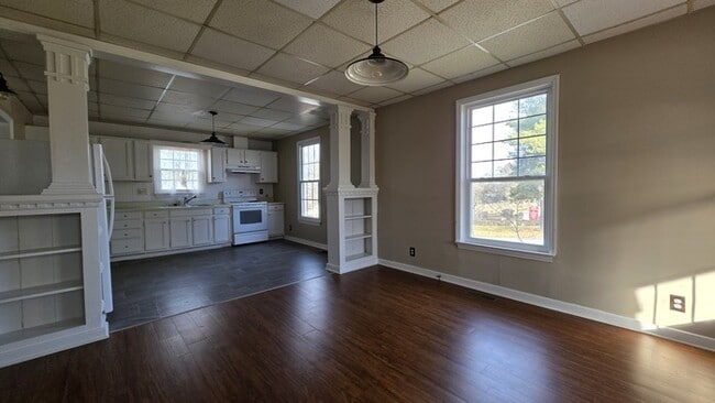 Primary Photo - Renovated Cottage For Rent