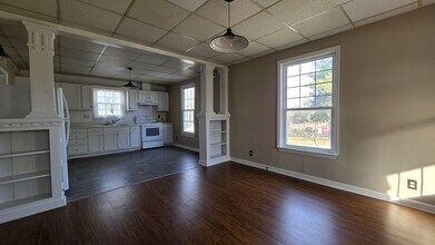 Building Photo - Renovated Cottage For Rent