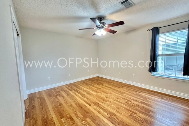 Building Photo - 1017 Creel St