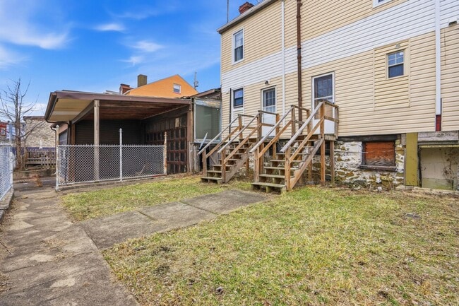 Building Photo - **Private Bloomfield 2BR Retreat – Walk to Liberty Ave, Steps from It All (15224)**