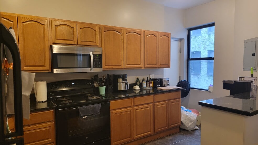 Building Photo - 1066 Commonwealth Ave