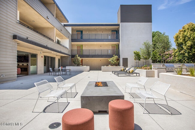 Building Photo - 77 N Conejo School Rd