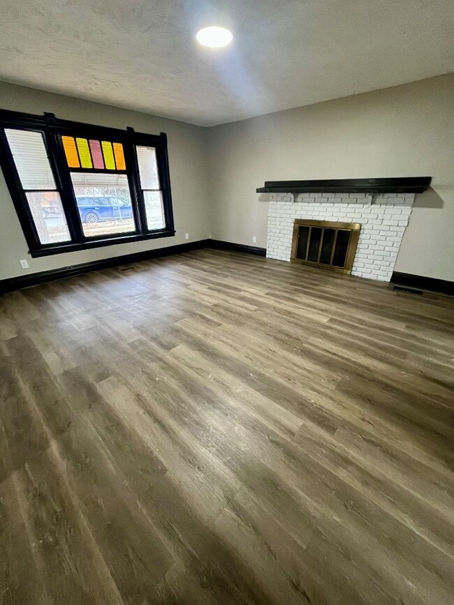 Building Photo - 2114 Ave G