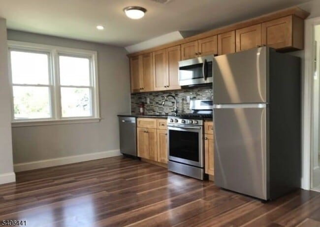 Building Photo - 140 Prospect St