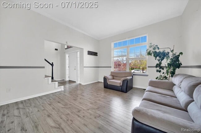 Building Photo - 2565 River Woods Dr N