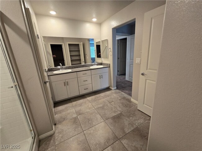 Building Photo - 7448 Red Plumeria Ave