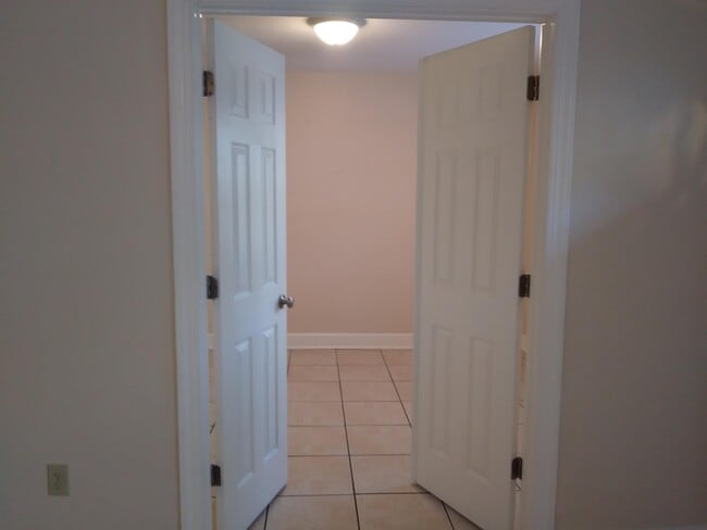 Building Photo - 1000 N Duval St