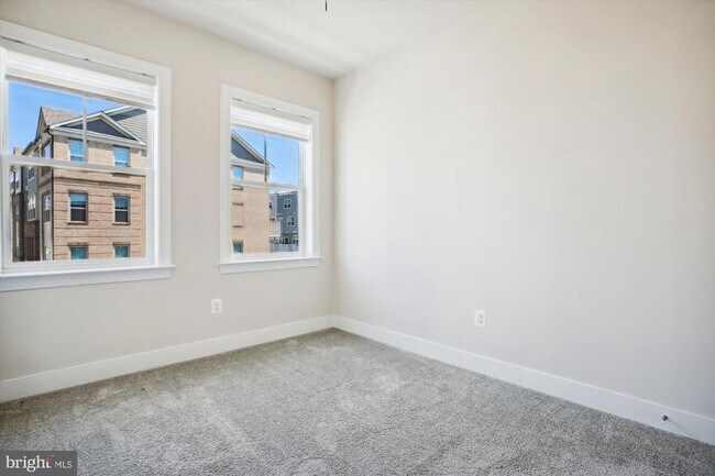 Building Photo - 909 Rockwell Ave