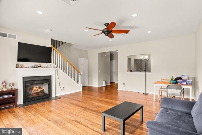 Building Photo - 2080 Deer Run Dr