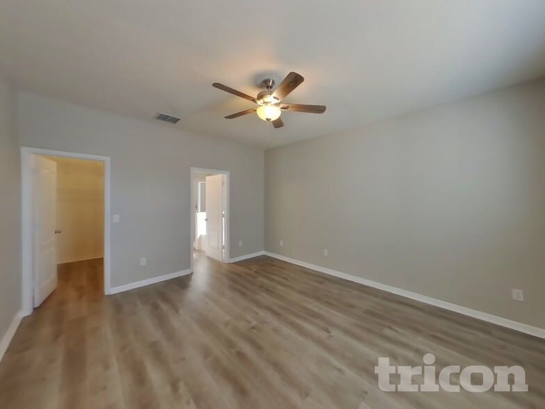 Building Photo - 12423 Ridgedale Dr