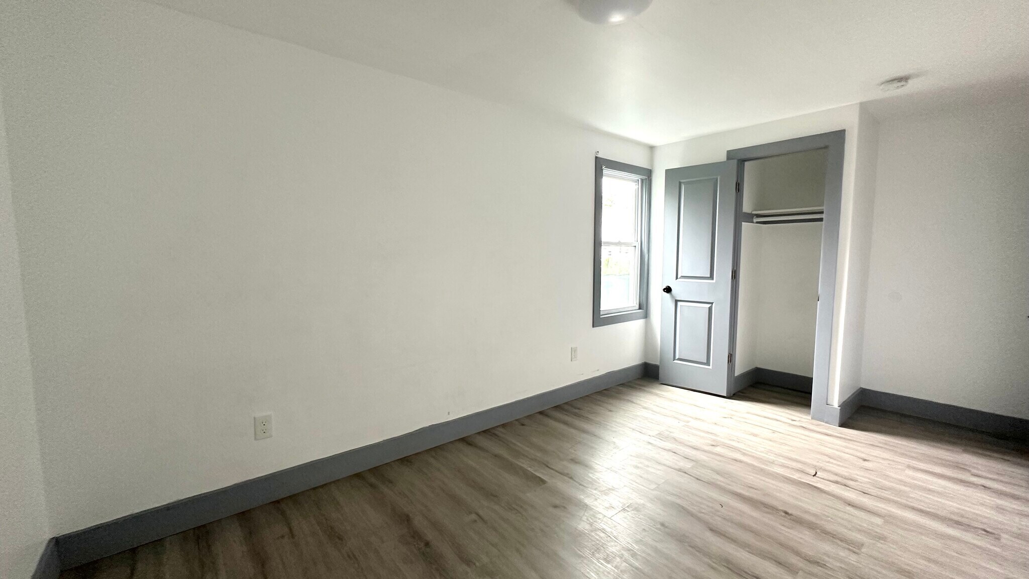 Building Photo - 655 S 11th St