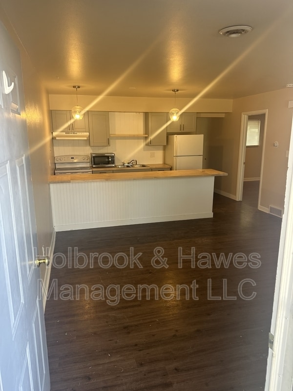 Building Photo - 540 Irish Dr