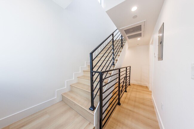 Building Photo - 1063 S Corning St
