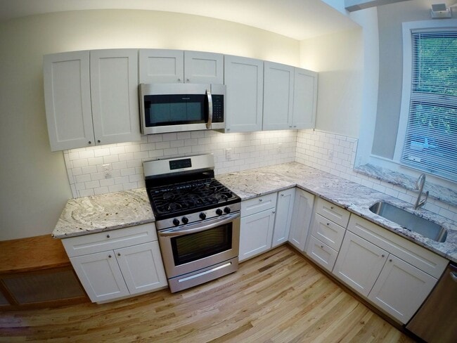 Building Photo - 5444 Claybourne St