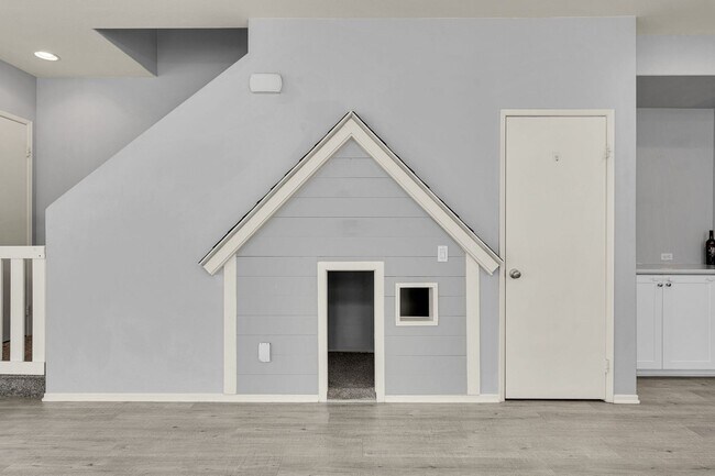 Building Photo - 1704 Cal Orchid Pl