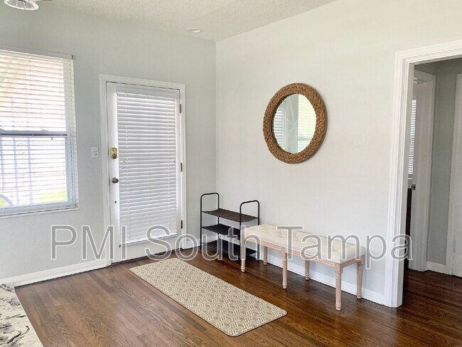 Building Photo - 701 S 26th St