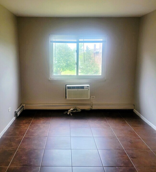 Building Photo - 1089 Dickens Way