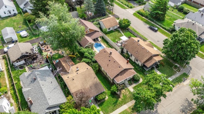 Building Photo - 2850 Hazel Ave