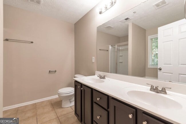 Building Photo - 2020 Briar Creek Ct NE