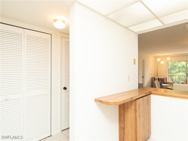 Building Photo - 499 Forest Lakes Blvd