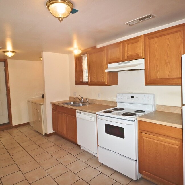 Building Photo - 1105 Hamilton Way