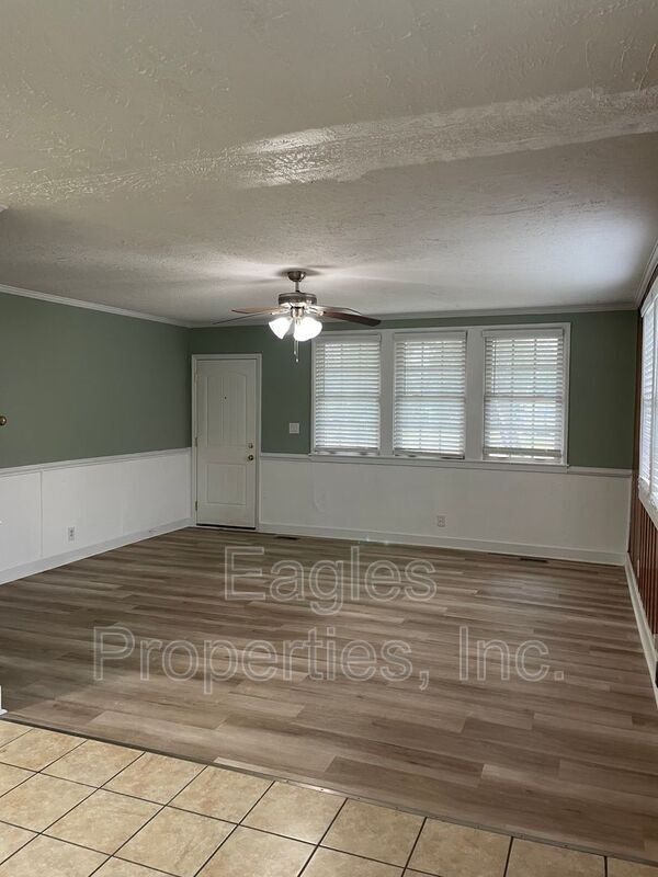 Building Photo - 219 Country Acres Rd