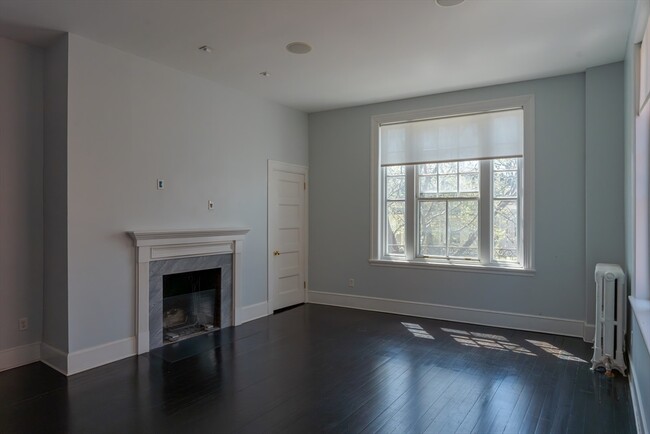 Primary Photo - 371 Harvard St