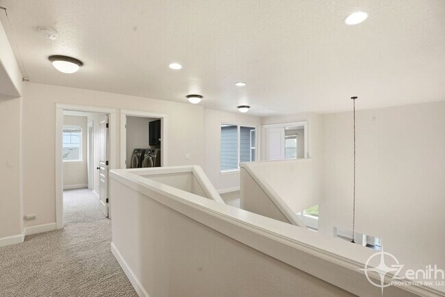 Building Photo - 15205 NE 102nd Way