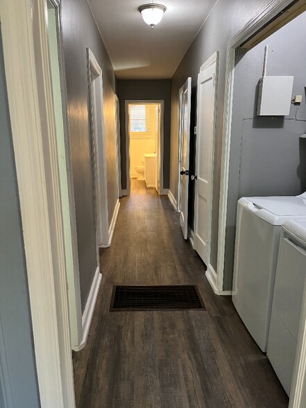 Building Photo - 3089 Highpoint Dr